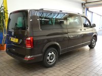 USED 2019 19 VOLKSWAGEN TRANSPORTER SHUTTLE 2.0 T32 TDI SHUTTLE SE BMT 5d 148 BHP 8 SEATS AIR CON CRUISE CONTROL PARKING SENSORS 6 MONTHS GOLD WARRANTY