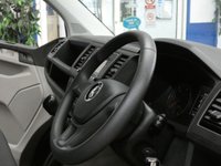 USED 2019 19 VOLKSWAGEN TRANSPORTER 2.0 T30 TDI P/V STARTLINE BMT 101 BHP LWB 3 SEATS BLUETOOTH PARK SENSORS ROOF RACK PIPE CARRIER SHELVING 1 OWNER SERVICE HISTORY