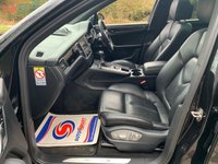 USED 2015 65 PORSCHE MACAN 3.0 D S PDK 5d 258 BHP HUGE SPEC 2015/65reg PORSCHE MACAN 'S' 3.0 V6 TD PDK AUTO - 1 FORMER KEEPER - SERVICE HISTORY - HEATED LEATHER - 21 INCH UPGRADE ALLOYS - 4X4 AWD - RETAILING LESS THAN 1/2 THE LIST PRICE WHEN WAS NEW !!!!!