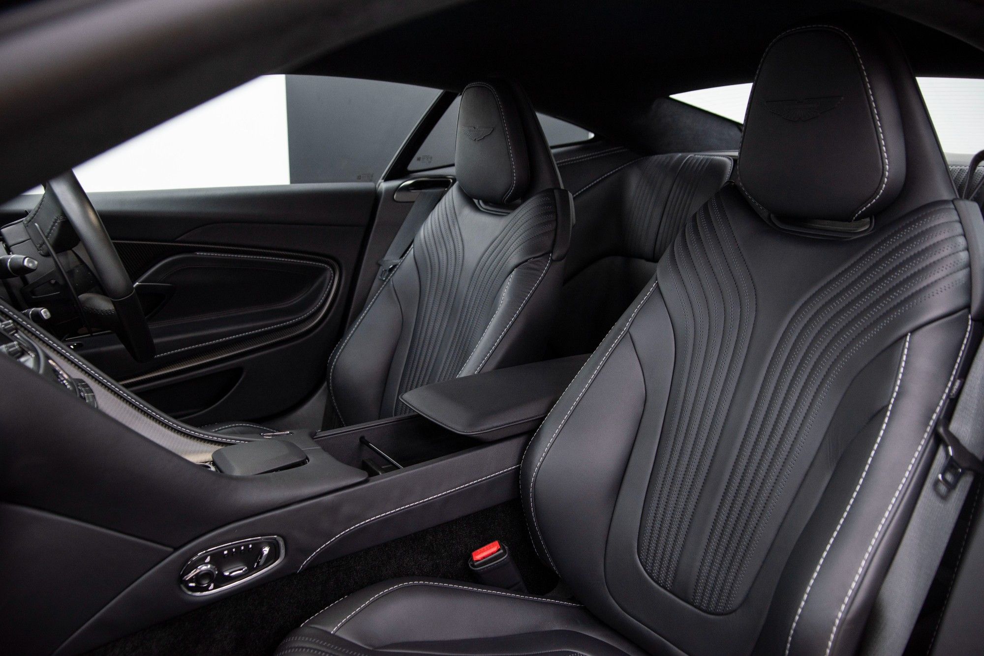 USED 2022 22 ASTON MARTIN DB11 4.0 V8 