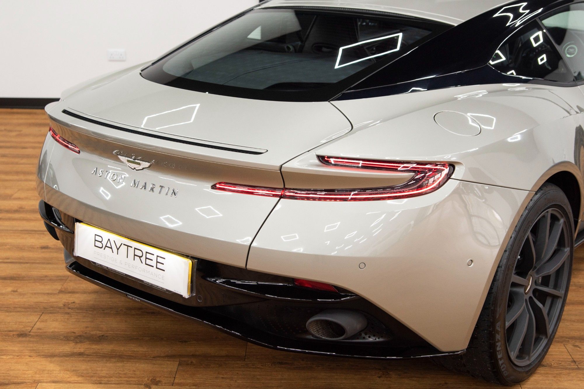 USED 2022 22 ASTON MARTIN DB11 4.0 V8 