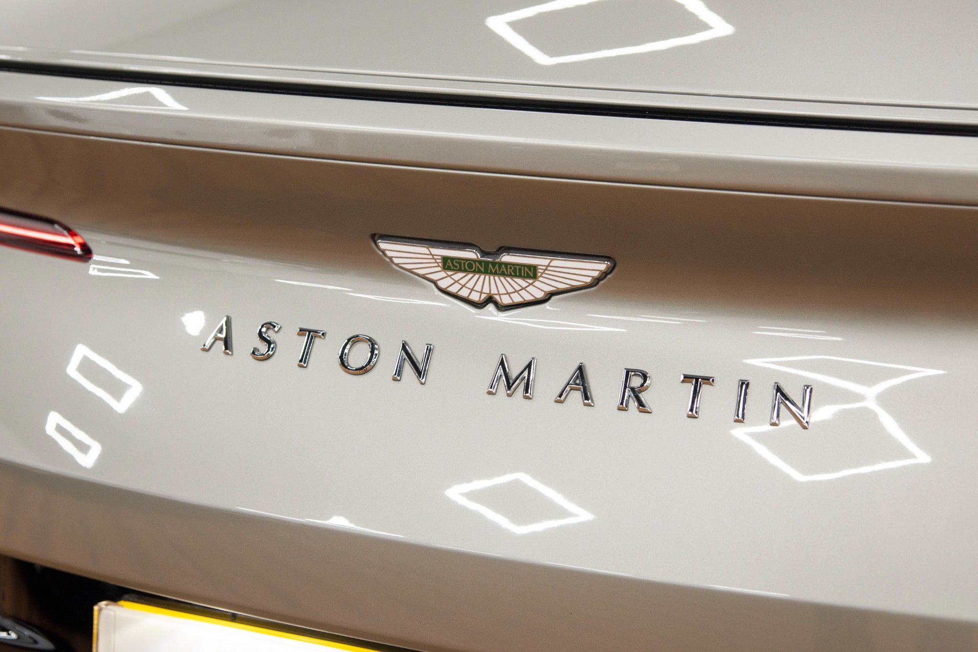 USED 2022 22 ASTON MARTIN DB11 4.0 V8 
