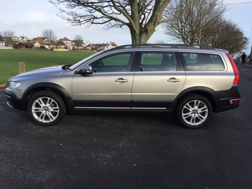 USED 2014 64 VOLVO XC70 2.4 D5 SE LUX NAV AWD 5d 212 BHP DRIVERS SUPPORT PACK FAMILY PACK
