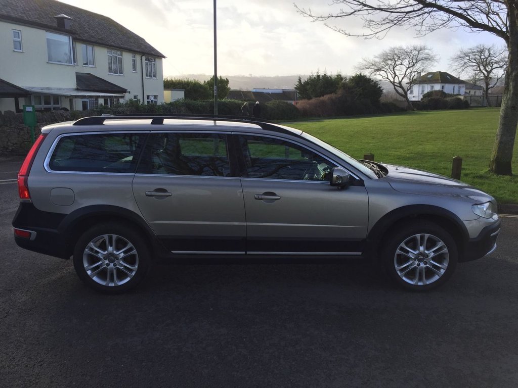 USED 2014 64 VOLVO XC70 2.4 D5 SE LUX NAV AWD 5d 212 BHP DRIVERS SUPPORT PACK FAMILY PACK