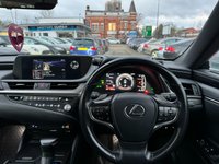 USED 2021 21 LEXUS ES 2.5 300H 4d 215 BHP 