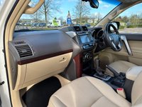 USED 2015 15 TOYOTA LAND CRUISER 3.0 D-4D INVINCIBLE 5d 188 BHP SAT NAV / HEATED SEATS