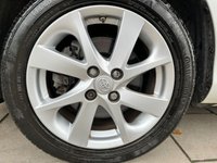 USED 2014 64 TOYOTA YARIS 1.5 HYBRID EXCEL 5d 73 BHP Glass Roof + Smart Pack