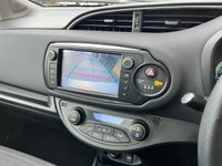 USED 2014 64 TOYOTA YARIS 1.5 HYBRID EXCEL 5d 73 BHP Glass Roof + Smart Pack