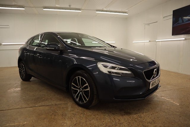 2019 19 Volvo V40 2.0 D2 MOMENTUM EDITION 5d 118 BHP
