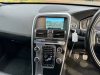 USED 2017 65 VOLVO XC60 2.0 D4 R-DESIGN LUX NAV 5d 188 BHP 