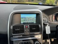 USED 2017 65 VOLVO XC60 2.0 D4 R-DESIGN LUX NAV 5d 188 BHP 