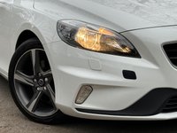 USED 2015 65 VOLVO V40 2.0 T2 R-DESIGN 5d 120 BHP 