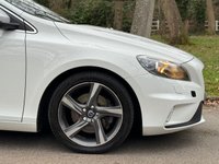 USED 2015 65 VOLVO V40 2.0 T2 R-DESIGN 5d 120 BHP 