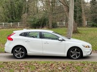 USED 2015 65 VOLVO V40 2.0 T2 R-DESIGN 5d 120 BHP 