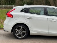 USED 2015 65 VOLVO V40 2.0 T2 R-DESIGN 5d 120 BHP 