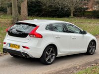 USED 2015 65 VOLVO V40 2.0 T2 R-DESIGN 5d 120 BHP 