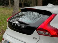 USED 2015 65 VOLVO V40 2.0 T2 R-DESIGN 5d 120 BHP 