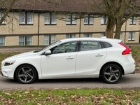 USED 2015 65 VOLVO V40 2.0 T2 R-DESIGN 5d 120 BHP 