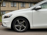 USED 2015 65 VOLVO V40 2.0 T2 R-DESIGN 5d 120 BHP 