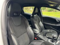 USED 2015 65 VOLVO V40 2.0 T2 R-DESIGN 5d 120 BHP 