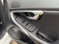 USED 2015 65 VOLVO V40 2.0 T2 R-DESIGN 5d 120 BHP 