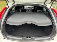 USED 2015 65 VOLVO V40 2.0 T2 R-DESIGN 5d 120 BHP 