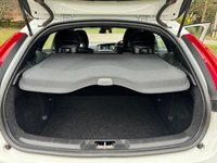 USED 2015 65 VOLVO V40 2.0 T2 R-DESIGN 5d 120 BHP 