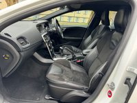 USED 2015 65 VOLVO V40 2.0 T2 R-DESIGN 5d 120 BHP 