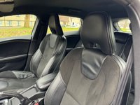 USED 2015 65 VOLVO V40 2.0 T2 R-DESIGN 5d 120 BHP 