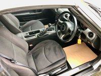 USED 2009 59 MAZDA MX-5 1.8 I ROADSTER SE 2d 125 BHP ONLY 47,700 MILES WITH GREAT SERVICE  HISTORY--RECENT BRAKE PADS// DISCS //CALIPER//BATTERY//AIRCON/ELECTRIC WINDOWS//REMOTE LOCKING 125 BHP ONLY 47,700 MILES WITH GREAT SERVICE  HISTORY--RECENT BRAKE PADS// DISCS //CALIPER//BATTERY//AIRCON/ELECTRIC WINDOWS//REMOTE LOCKING