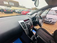 USED 2011 11 KIA VENGA 1.4 3 5d 89 BHP FSH - 12 services - Opening Panoramic Sunroof