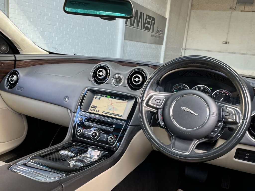 USED 2015 65 JAGUAR XJ 3.0 D V6 PORTFOLIO 4d 275 BHP 