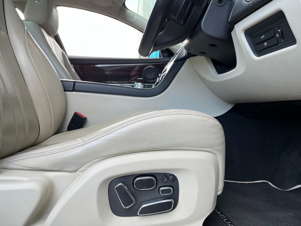 USED 2015 65 JAGUAR XJ 3.0 D V6 PORTFOLIO 4d 275 BHP 