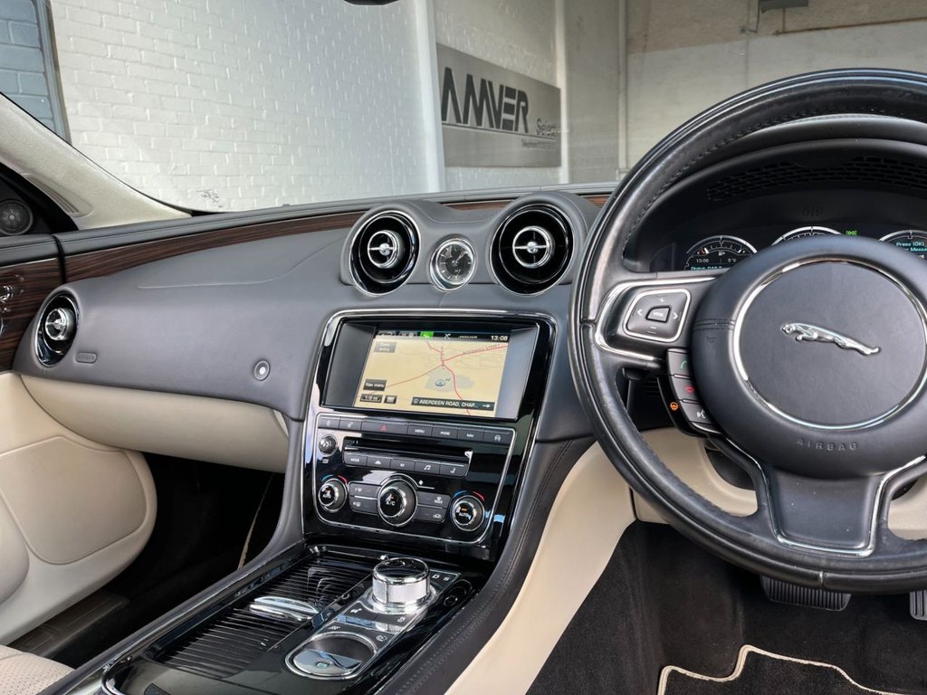 USED 2015 65 JAGUAR XJ 3.0 D V6 PORTFOLIO 4d 275 BHP 