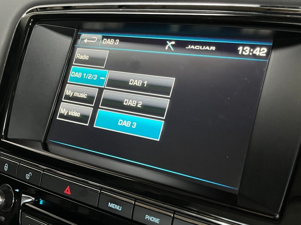 USED 2015 65 JAGUAR XJ 3.0 D V6 PORTFOLIO 4d 275 BHP 