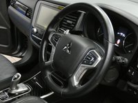 USED 2020 69 MITSUBISHI OUTLANDER 2.4 PHEV EXCEED SAFETY 5d 222 BHP SAT NAV LEATHER HEATED SEATS CAMERA PARKING SENSORS 1 OWNER SERVICE HISTORY MITSUBISHI WARRANTY TILL JAN 2025
