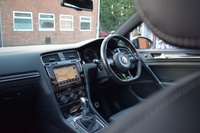 USED 2014 T VOLKSWAGEN GOLF 2.0 R DSG 5d 298 BHP PAN ROOF / LEATHER / PRO NAV