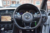 USED 2014 T VOLKSWAGEN GOLF 2.0 R DSG 5d 298 BHP PAN ROOF / LEATHER / PRO NAV