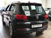 USED 2015 15 VOLKSWAGEN TIGUAN 2.0 R LINE TDI BLUEMOTION TECHNOLOGY 4MOTION 5d 175 BHP 4WD SAT NAV BLUETOOTH CRUISE CONTROL PARKING SENSORS 3 OWNERS 8 SERVICES TO 67K MILES MARCH 2023