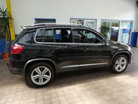 USED 2015 15 VOLKSWAGEN TIGUAN 2.0 R LINE TDI BLUEMOTION TECHNOLOGY 4MOTION 5d 175 BHP 4WD SAT NAV BLUETOOTH CRUISE CONTROL PARKING SENSORS 3 OWNERS 8 SERVICES TO 67K MILES MARCH 2023