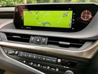USED 2020 20 LEXUS ES 2.5 300H TAKUMI 4d AUTO 215 BHP 2 OWNER//FULL LEXUS HISTORY//MASSIVE SPEC//360 PARK CAMERAS//HEATED SEATS//POWER BOOT 215 BHP 2 OWNER//FULL LEXUS HISTORY//MASSIVE SPEC//360 PARK CAMERAS//HEATED SEATS//POWER BOOT