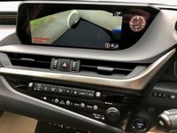 USED 2020 20 LEXUS ES 2.5 300H TAKUMI 4d AUTO 215 BHP 2 OWNER//FULL LEXUS HISTORY//MASSIVE SPEC//360 PARK CAMERAS//HEATED SEATS//POWER BOOT 215 BHP 2 OWNER//FULL LEXUS HISTORY//MASSIVE SPEC//360 PARK CAMERAS//HEATED SEATS//POWER BOOT