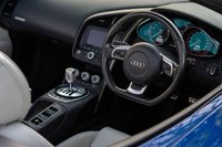 USED 2011 11 AUDI R8 5.2 SPYDER V10 QUATTRO 2d 519 BHP STUNNING MANUAL V10, CARBON INTERIOR, B&O, 12 MONTH WARRANTY