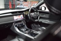 USED 2017 17 JAGUAR XF 3.0 D V6 S 4d 296 BHP PAN ROOF / PRO NAV / MERIDIAN