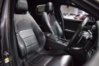 USED 2017 17 JAGUAR XF 3.0 D V6 S 4d 296 BHP PAN ROOF / PRO NAV / MERIDIAN