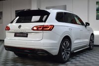 USED 2018 68 VOLKSWAGEN TOUAREG 3.0 V6 R-LINE TECH TDI 5d 282 BHP HUGE SPEC / AIR SUS / TOWBAR