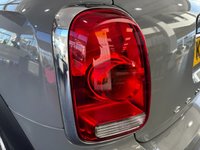 USED 2017 17 MINI COUNTRYMAN 1.5 COOPER 5d 134 BHP SATELITTE NAVIGATION - BLUETOOTH HANDSFREE - MULTIFUNCTION STEERING WHEEL - CRUISE CONTROL WITH BRAKING FUNCTION - DAB RADIO