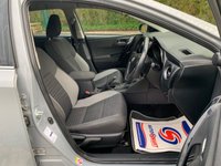USED 2018 18 TOYOTA AURIS 1.8 VVT-I ICON TECH TOURING SPORTS 5d 135 BHP 2018 TOYOTA AURIS SPORTS TOURER - HYBRID - AUTOMATIC - 1 FORMER KEEPER - SERVICE HISTORY - CO/2 EMISSION ONLY 083 G/KM - AUTOTRADER RETAIL RATING 83/100