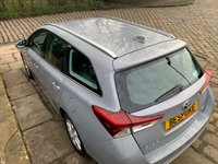 USED 2018 18 TOYOTA AURIS 1.8 VVT-I ICON TECH TOURING SPORTS 5d 135 BHP 2018 TOYOTA AURIS SPORTS TOURER - HYBRID - AUTOMATIC - 1 FORMER KEEPER - SERVICE HISTORY - CO/2 EMISSION ONLY 083 G/KM - AUTOTRADER RETAIL RATING 83/100