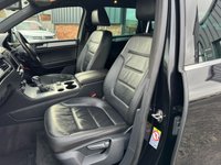 USED 2013 13 VOLKSWAGEN TOUAREG 3.0 V6 ALTITUDE TDI BLUEMOTION TECHNOLOGY 5d 202 BHP FULL SERVICE HISTORY, 2 KEYS AND BOOK PACK, FRESH SERVICE + 12M MOT WITHIN THE SALE
